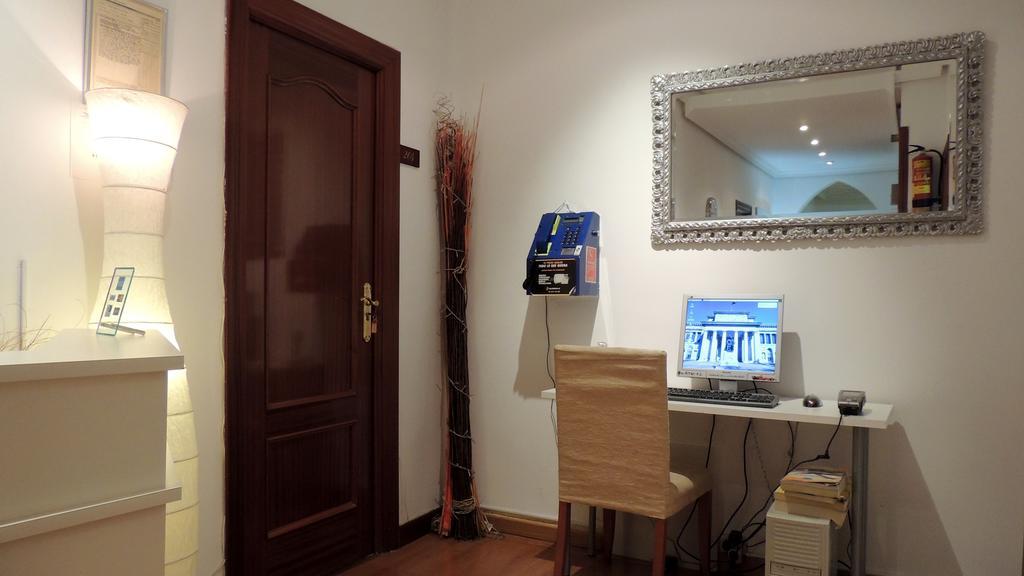 Hostal Cervantes Мадрид Екстер'єр фото