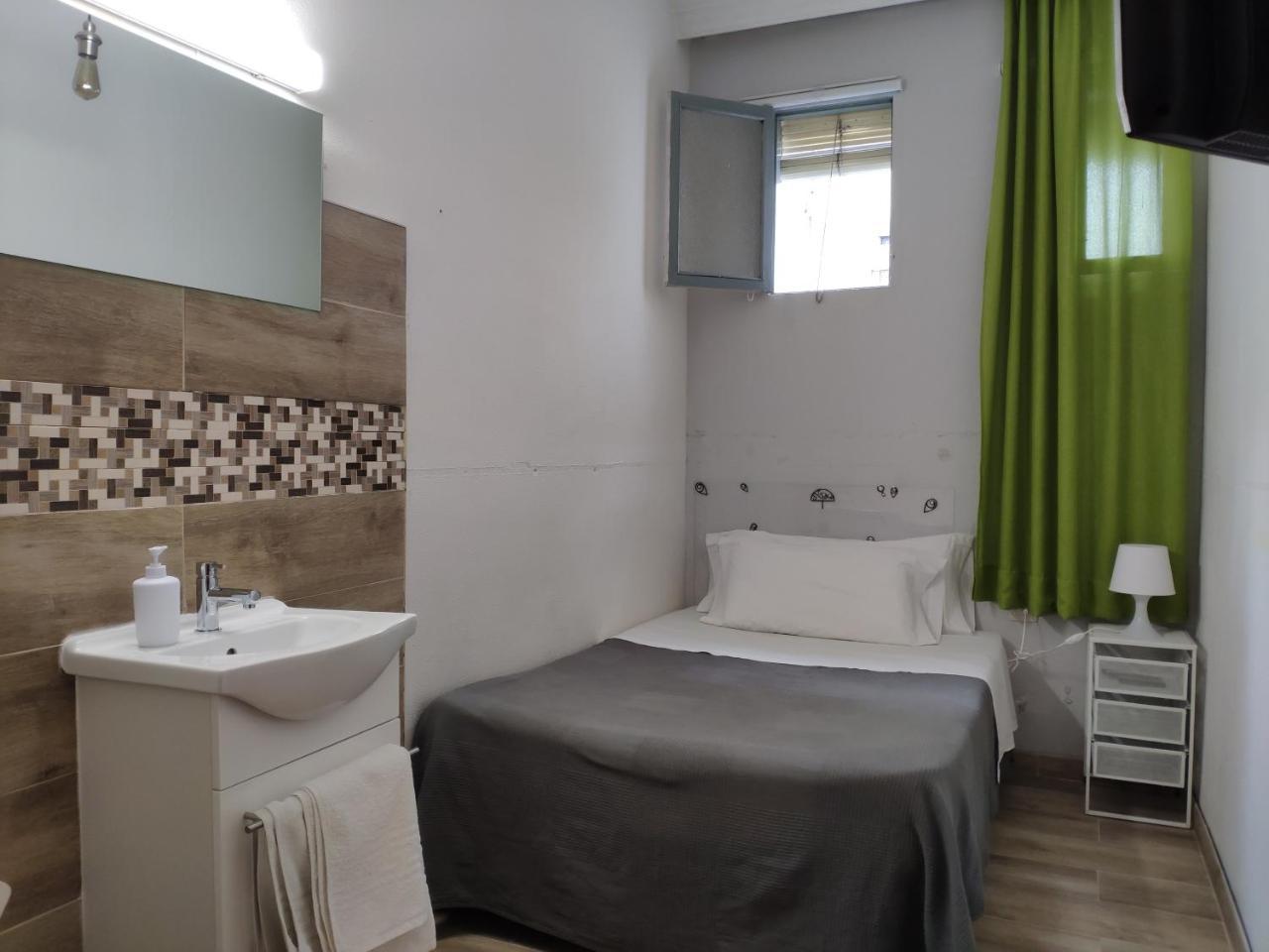 Hostal Cervantes Мадрид Номер фото